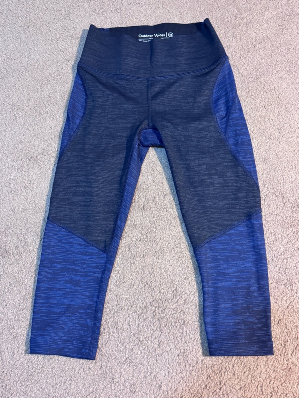 Outdoor Voices Navy and black Colorblock Leggings cropped XS NWOT